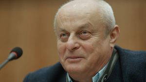 Fostul director Romsilva Teodor Țigan pierde procesul împotriva încetării contractului de muncă și este obligat la restituirea bonusului de pensionare de peste 50.000 de euro, anunță ministra Buzoianu / Decizia nu este definitivă