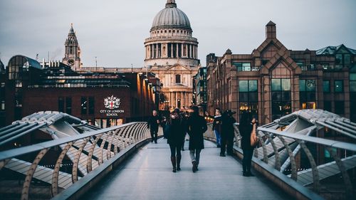 Marea Britanie a înregistrat un nou număr record de cazuri COVID-19