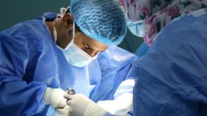 Federaţia „Solidaritatea Sanitară”: Medicii din sistemul public românesc sunt epuizaţi, expuşi unor riscuri majore, insuficient recompensaţi şi forţaţi să lucreze în condiţii de risc