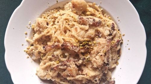 Spaghetti cu bacon și cremă de conopidă. O rețetă de toamnă, gustoasă, rapidă și echilibrată