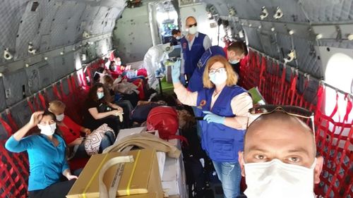 Cinci paturi pentru zeci de vieți. Un medic specialist de terapie intensivă s-a întors din Italia decimată de Covid-19 și a pus în practică în România ce-a învățat acolo. Rata de supraviețuire din secția lui este printre cele mai mari din țară