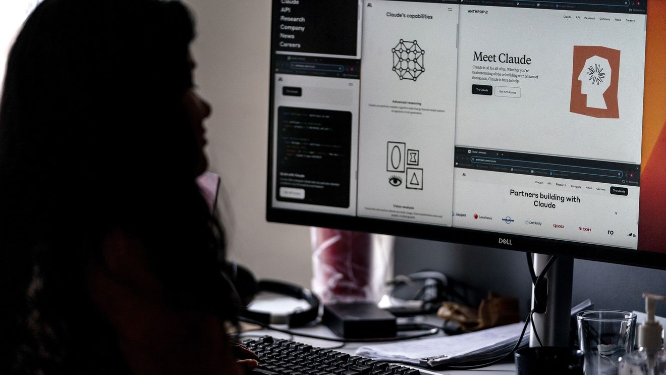 Ca o ironie, startup-ul de inteligență artificială Anthropic le cere candidaților la posturile disponibile în companie să nu folosească modele AI pentru scrisori de intenție