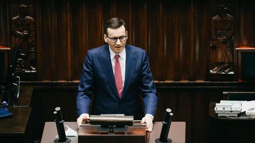 Premierul polonez îl critică pe cancelarul Scholz și cere Germaniei să aprovizioneze Ucraina cu „tot felul de arme”: „Tancurile nu trebuie să fie lăsate în depozite, ci puse în mâinile lor”