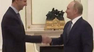 Bashar al-Assad se află în Rusia, a confirmat un oficial de la Kremlin. Rusia nu este parte din tratatul care instituie CPI, a răspuns acesta, întrebat dacă Assad va fi predat pentru judecată Siriei