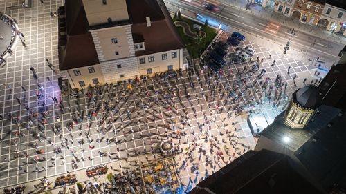 Doi metri între persoanele care participă la slujbele religioase sau procesiuni. Noile reguli publicate în Monitorul Oficial