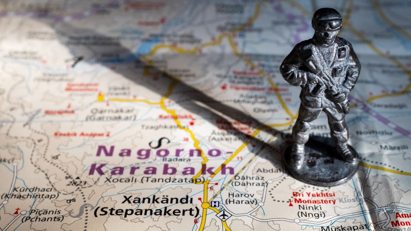 Azerbaidjanul și Armenia au ajuns la un acord de încetare a focului în Nagorno-Karabah / Separatiștii armeni au depus armele, iar armata locală va fi desființată