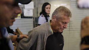 UPDATE Revoluționarul condamnat Dorin Lazăr Maior a fost adus luni cu avionul din Italia