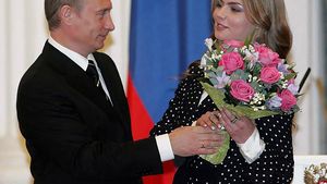 Aproape 85 de milioane de dolari, rămași după construirea „palatului lui Putin”, au fost transferați prezumtivei amante a lui Putin, Alina Kabaeva
