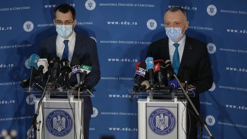 VIDEO Sorin Cîmpeanu: Sunt 149 de localități aflate acum în scenariul roșu, sunt 903 localități în scenariul galben / Vlad Voiculescu: Vor exista teste rapide în școli. Părinții trebuie să își exprime acordul pentru testarea copiilor