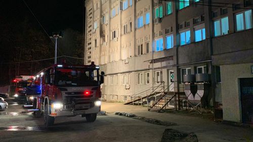 SURSE: Un medic de la Piatra Neamț are arsuri grave după ce a încercat să-i salveze pe pacienții cu Covid în incendiul de la Spitalul Județean