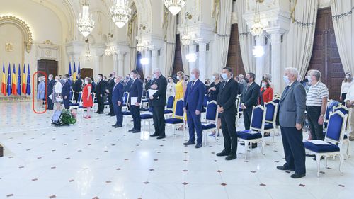În primul rând la consultările cu Iohannis: Corina Dumitrescu, fondator al Universității private Dimitrie Cantemir, protagonista scandalului diplomei inexistente la „Standford” și soția celui care a inițiat proiectul de lege „Facultate fără Bacalaureat”