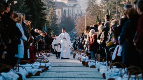 Cea mai mare ceremonie de sfinţire a bucatelor de Paştele Catolic din Bazinul Carpatic, la Miercurea-Ciuc