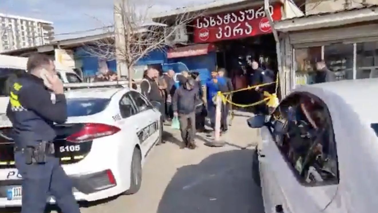 Un bărbat înarmat a ucis patru persoane într-o piață din Georgia, suspectul a fost reținut