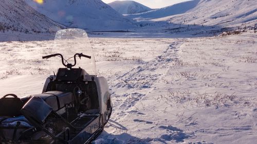 Poștașii au primit ATV-uri pentru a ajunge în zonele cu relief dificil / Director: La început nu le-a vrut nimeni şi a trebuit să insistăm, efectiv, să le preia / ”În anii 90 Poşta era un angajator foarte atractiv şi majoritatea sunt rămaşi încă de atunci”