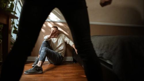 Părinţii a doi copii dintr-o comună din județul Arad sunt anchetați pentru rele tratamente aplicate minorilor şi violenţă în familie / Ei vor fi audiați de procurori după ce copiii i-au acuzat de abuzuri şi au obţinut ordin de protecţie