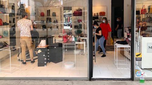 Magazinele din retailul nealimentar încep să îşi închidă porţile definitiv - asociaţie