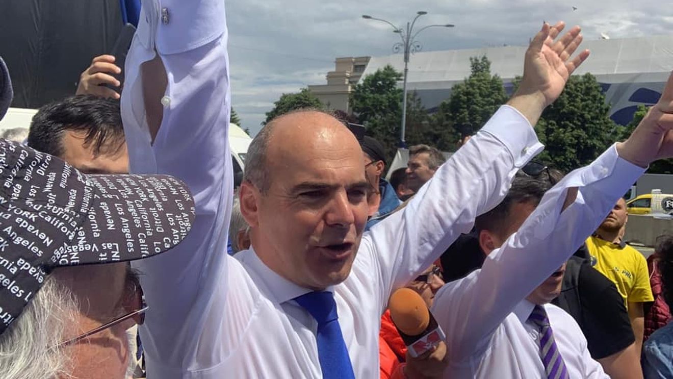 Rareș Bogdan cere proiect de lege prin care ”bugetarii de lux” să poată fi prezenți într-un singur consiliu de administrație al unei firme de stat