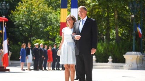 Guvernul vrea să îl execute urgent pe Iohannis. Teodorovici: Statul trebuie să treacă peste notar și să solicite urgent trecerea în proprietate a casei pierdute de președinte; Iohannis să plătească imediat suma încasată din chirie