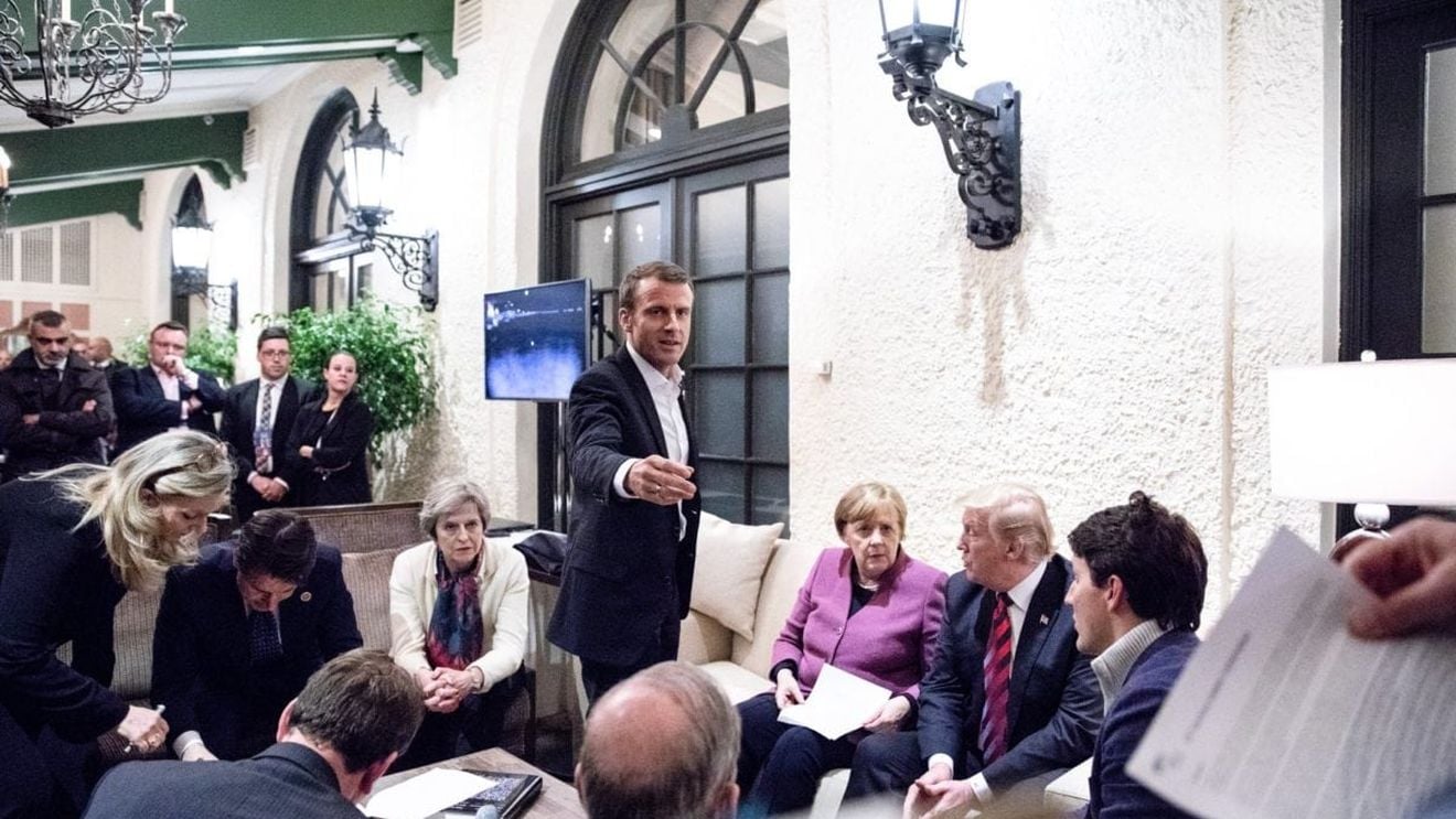 De ce vrea Merkel ”o adevărată armată europeană”? / Chiar a spus Macron că trebuie  să ne protejăm de Statele Unite?