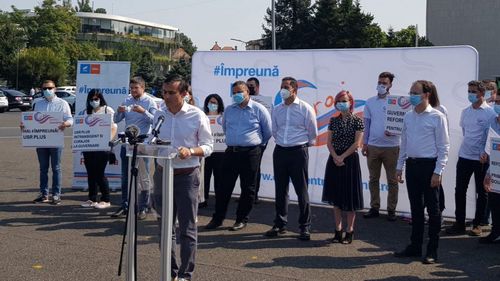 Platforma ”Împreună” a strâns câțiva oameni în Piața Victoriei/ Polițeanu: Am fost aserviți PNL și UDMR, ne-a lipsit curajul/ Teniță: E timpul să livrăm reforme, mai avem doar 3 ani/ Ștefănuță: Nu există USR și PLUS, avem un singur drum. Tinerii să iasă în față