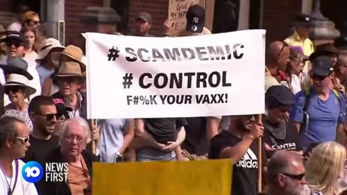 Aproape 270 de arestări au avut loc în Australia în urma ciocnirilor dintre polițiști și protestatarii anti-lockdown