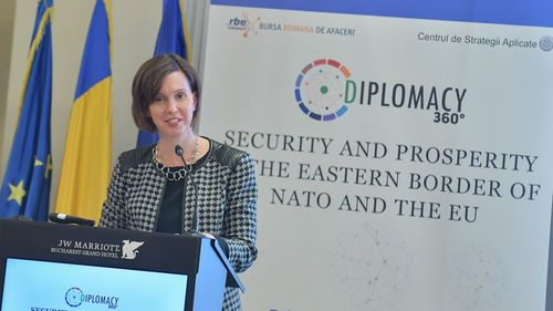 Ce urma să spună în discurs adjunctul ambasadorului SUA la București, Abigail Rupp, dar n-a mai apucat pentru că a fost coborâtă de pe scenă de consulul Turciei la Constanța