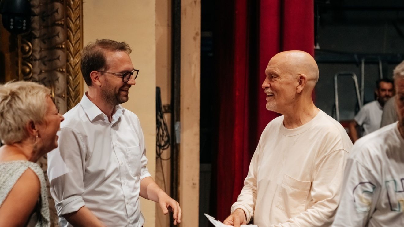 Dominic Fritz, întâlnire cu marele actor american John Malkovich: Mâine și poimâine va performa „The infernal comedy”