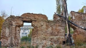 O boltă din cărămidă ridicată pe vremea fanarioților stă să se prăbușească în plin centrul Bucureștiului