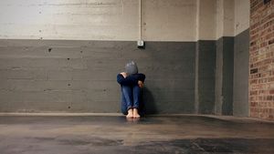 Femeie din Republica Moldova, cercetată pentru trafic de persoane şi proxenetism / Ar fi racolat mai multe persoane din ţara sa, pe care le-a adăpostit şi apoi le-a forţat să se prostitueze în Oradea
