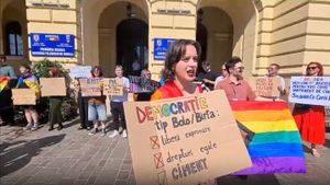 BREAKING Mai multe ONG-uri cer Comisiei Europene să sancționeze Primăria Oradea cu tăierea fondurilor UE pentru că refuză să permită organizarea marșului Oradea Pride