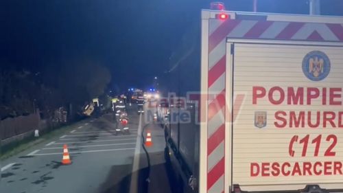 Grav accident rutier în Maramureș, urmat de un incendiu/ Un om a murit, altul e resuscitat, iar un al treilea este rănit/ O ţeavă de gaz a fost fisurată
