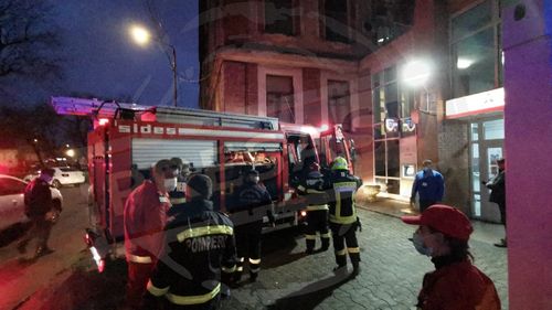 Incendiu la Spitalul Județean din Satu Mare / Focul a fost stins până când au ajuns echipajele de pompieri