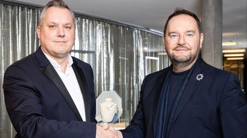 Coty și Swarovski lansează o nouă gamă de parfumuri de lux