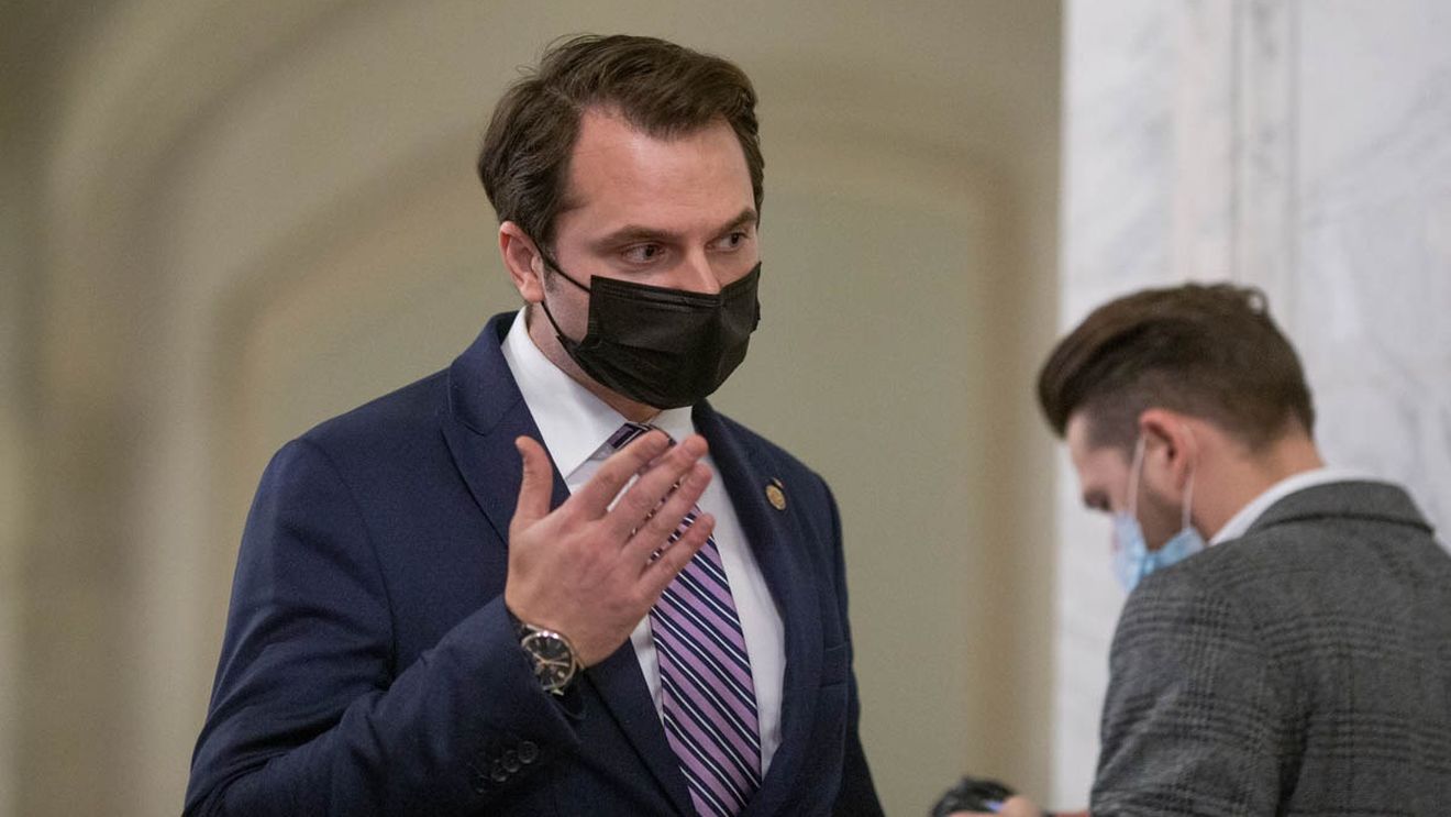 Deputatul PNL Sebastian Burduja anunţă o propunere legislativă, prin care liderii de sindicat nu vor mai putea fi membri de partid