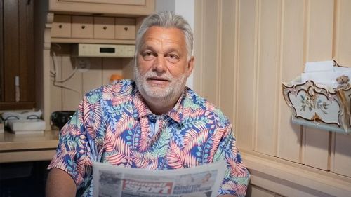Schimbare de look a premierului Viktor Orban / Peste 5.700 de comentarii pe Facebook, în 2 ore / ”Arată ca un Moș fără adăpost pentru că a stat săptămâni întregi în vest, fără electricitate, fără apă, gaz, fără săpun”