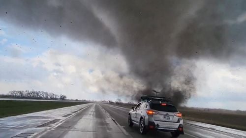 VIDEO Tornadele au făcut ravagii în centrul SUA/ Sute de case avariate și cel puțin 9 răniți în statele Nebraska și Iowa