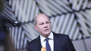 Scholz i-a cerut sâmbătă lui Putin să facă primul pas și să-și retragă trupele din Ucraina