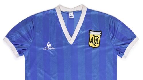 Preț record: Tricoul purtat de Maradona contra Angliei în 1986, vândut la licitaţie pentru mai bine de 9 milioane de dolari