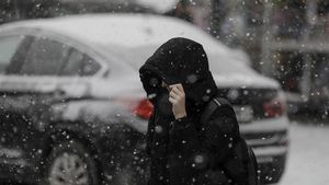 Ninsoare în București. Cât timp va mai ninge în Capitală. Meteorologii au emis o prognoză specială