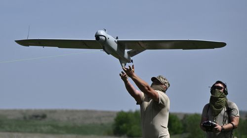 Ucraina şi-a dublat producţia de armament în 2024 şi vrea să producă ”peste un milion de drone” în acest an, anunţă premierul Smîhal