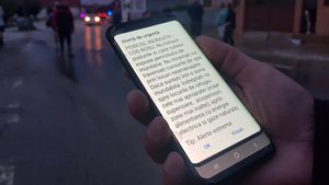 Vom primi mai multe mesaje Ro-Alert / În situații de urgență extremă, alertele vor întrerupe emisiunile tv