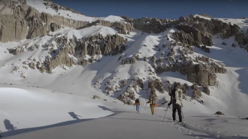 Rucsacul unui alpinist argentinian decedat în urmă cu 40 de ani, recuperat din gheţuri de fiicele sale