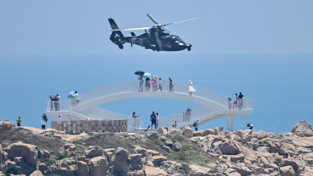 China organizează "exerciţii de tragere" în largul Taiwanului, care desfăşoară forţe pentru a supraveghea manevrele