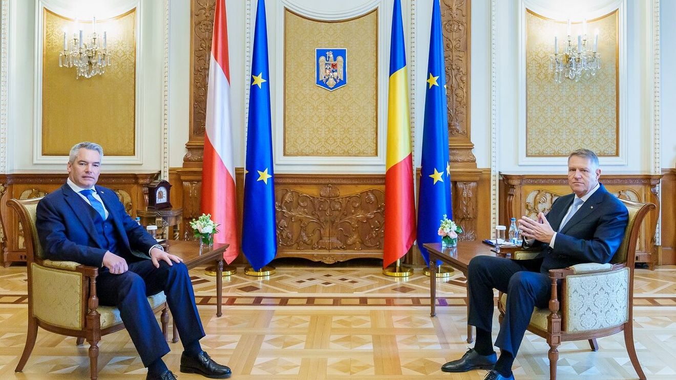 VIDEO Cancelarul austriac Karl Nehammer, primit la Cotroceni de președintele Iohannis: „Am convenit să continuăm procesul de aderare deplină a României la Schengen până când vom atinge acest obiectiv final”