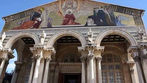 Un bărbat a încercat să incendieze Biserica Tuturor Naţiunilor din Ierusalim, turnând lichid inflamabil în interior