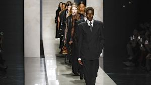 Cum explorează Dolce & Gabbana dualitatea puterii feminine în colecția de la Milan Fashion Week