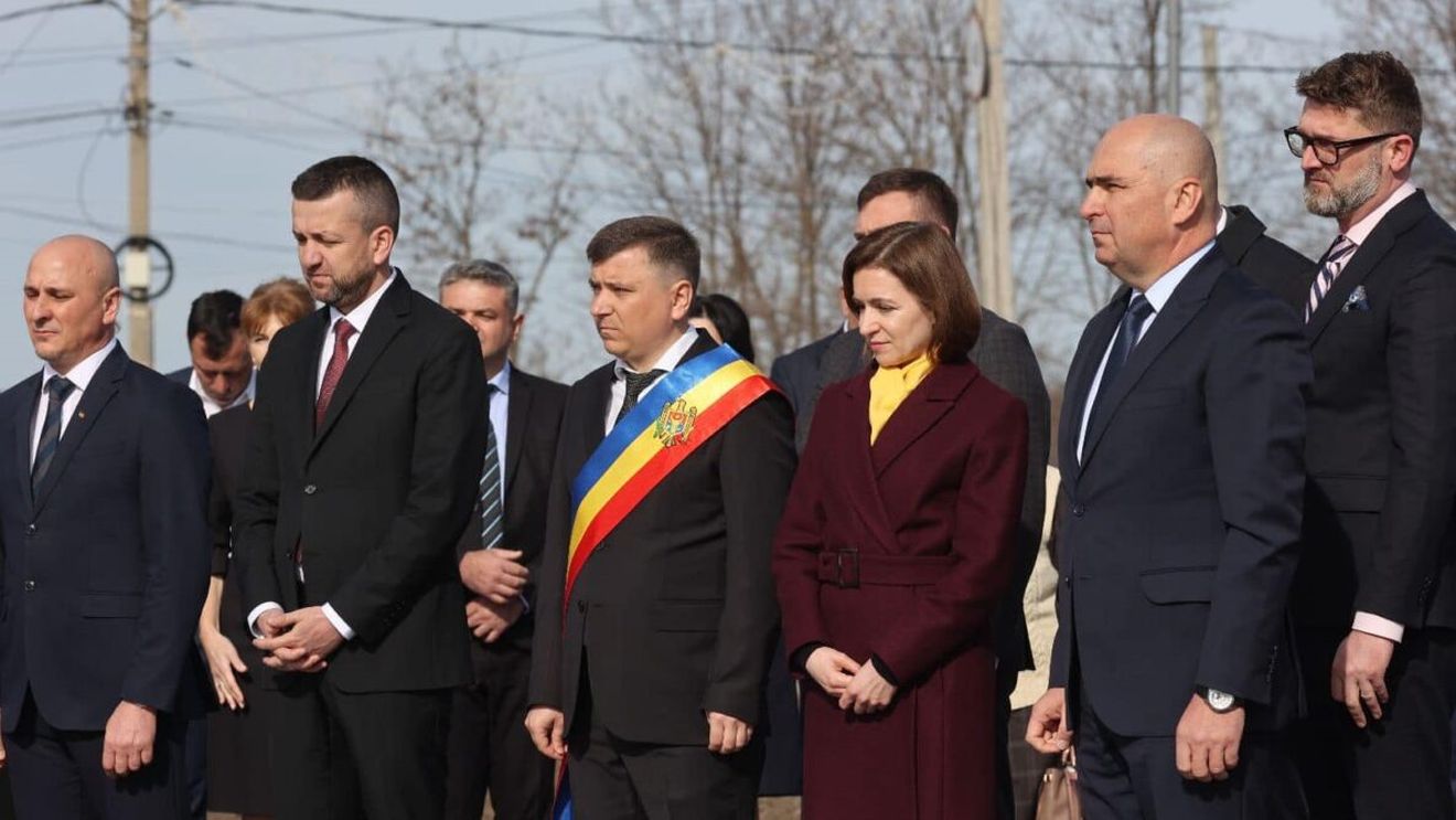Ilie Bolojan, alături de Maia Sandu la Chișinău de Ziua Unirii Basarabiei cu România / Cei doi au inaugurat un parc construit cu fonduri donate de Oradea și Bihor