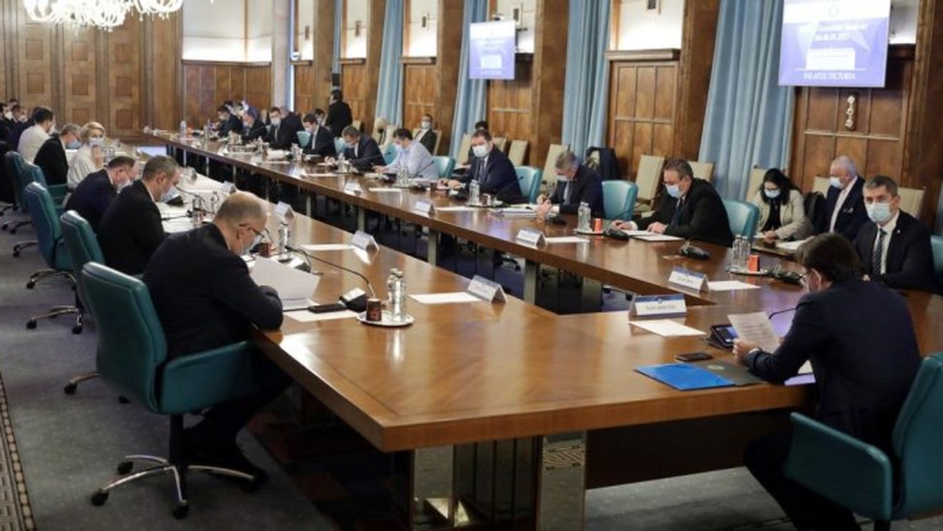 Guvernul se reuneşte vineri în şedinţă online/ Mai multe acte normative privind vaccinarea, pe masa Executivului