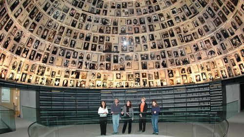 8 aprilie este Ziua Memorială a Holocaustului / Evreii din întreaga lume își amintesc cele 6 milioane de evrei din Europa ce au pierit în timpul celui de-al Doilea Război Mondial