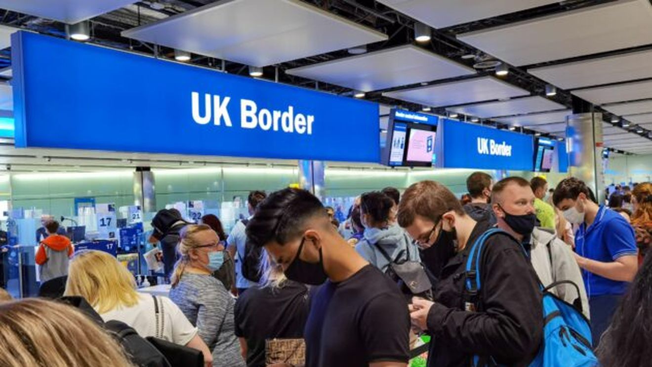 Migrația netă în Marea Britanie atinge cifra record de 606.000 de persoane